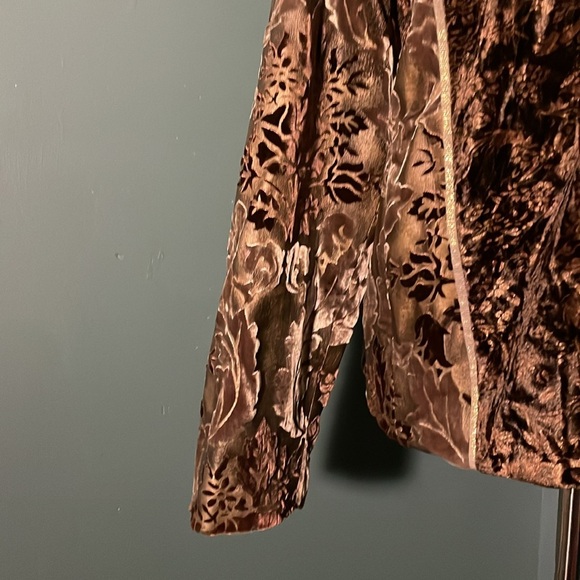 Chicos Crushed Velvet and Brocade Paneled Jacket Size3 Chicos = size 16 - Picture 3 of 9